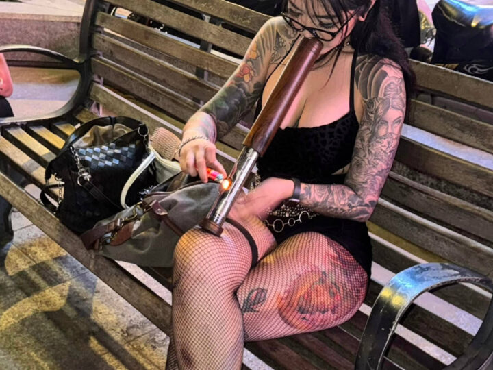 Ảnh 2 của Bé Thủy Tạ chê anh Blacka cu bé nên đi bú bóng chơi some (Full Clip + Pic)