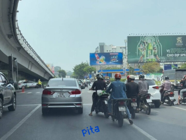 Ảnh 2 của Checker Pita Trốn làm dẫn bé người yêu bé nhỏ đi cúp học làm 2 nháy