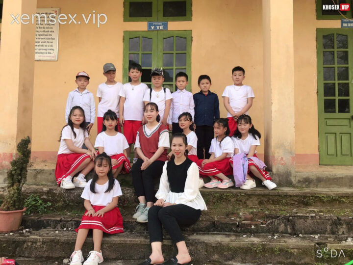 Ảnh 22 của Clip sex Cô giáo Tây Bắc mặc áo dài đỏ địt với chồng cực dâm (Full Clip + Pic)