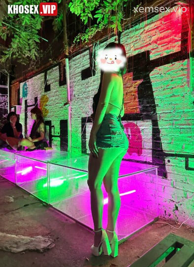 Ảnh 4 của Đi Bar gạ địt em gái dâm body múp ngon (Full Clip + Pic) – P2