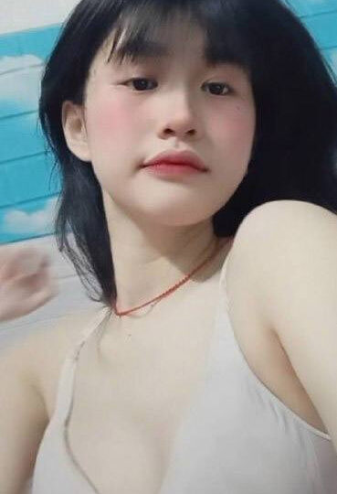 Ảnh 13 của Lộ clip sex em Chúi Chiên lồn múp bị dập rên rỉ