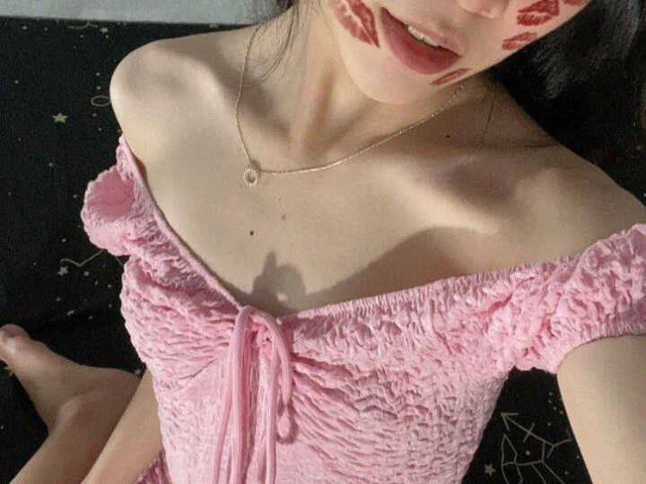 Ảnh 2 của Lộ clip sex em Tiktoker váy hồng địt với người yêu nước nôi lênh láng
