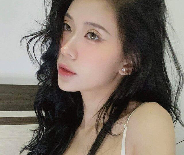 Ảnh 3 của Lộ clip sex Nguyễn Vy cu găm bi như thế này em đụ mới sướng