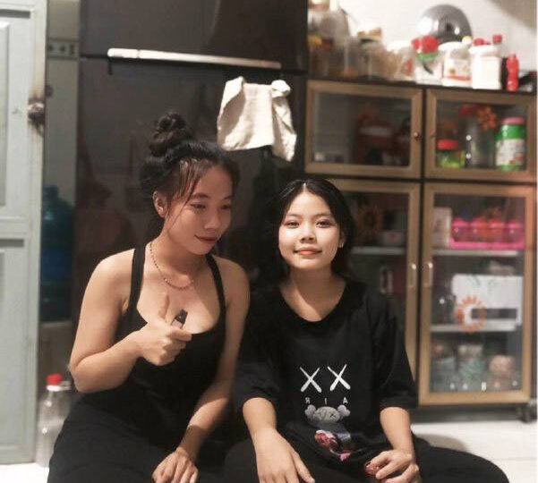 Ảnh 7 của Nứng quá chưa kịp cởi quần đè em ra đụ