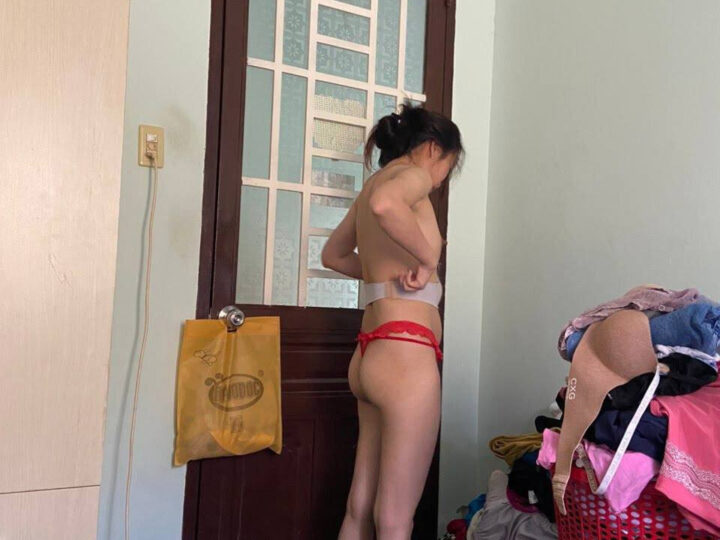 Ảnh 11 của Vợ Slave Tuyết Mai dâm đãng bị chồng đụ rên la khẩu dâm (Full Clip + Pic)